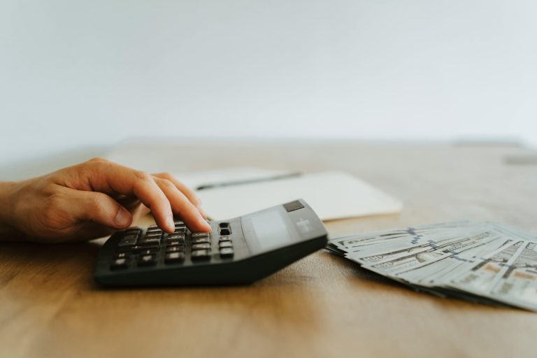L&rsquo;Inde attire de nouveaux investisseurs. Mais les investissements étrangers accusent des retards. Pourquoi ?