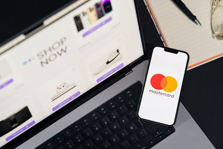 Portefeuilles mobiles : ce que Wallet permet de regrouper, et ce qui dépend encore du contexte